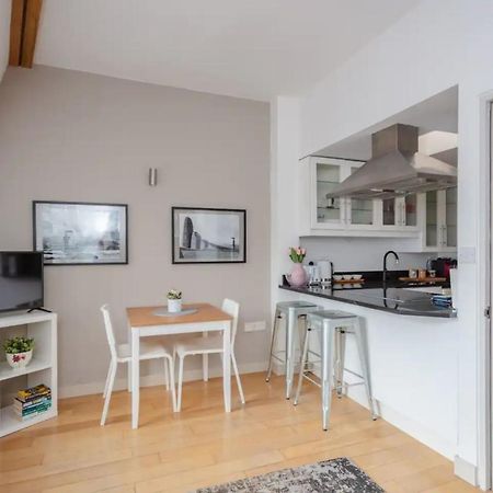 Stylish 1 Bedroom Apartment Near Northcote Road ロンドン エクステリア 写真