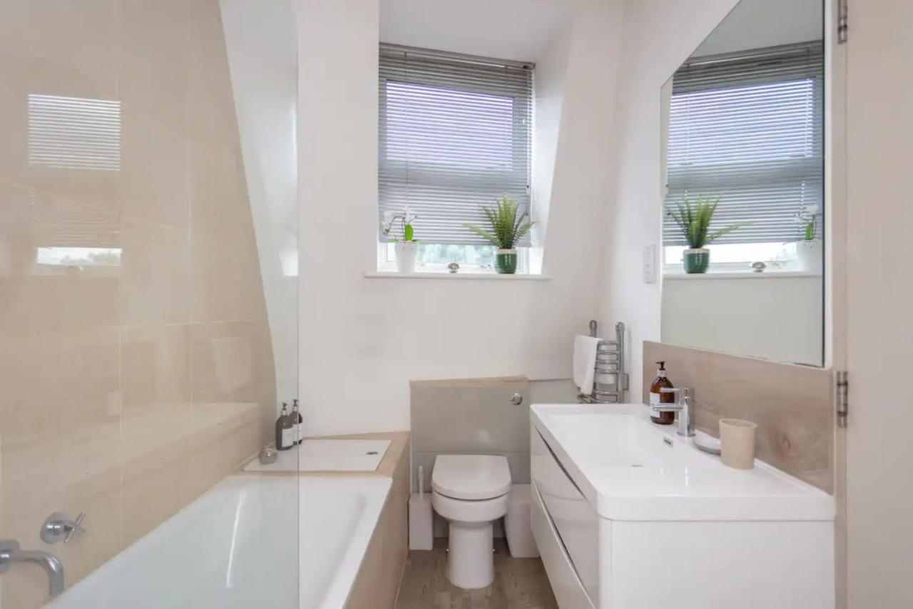 Stylish 1 Bedroom Apartment Near Northcote Road ロンドン エクステリア 写真